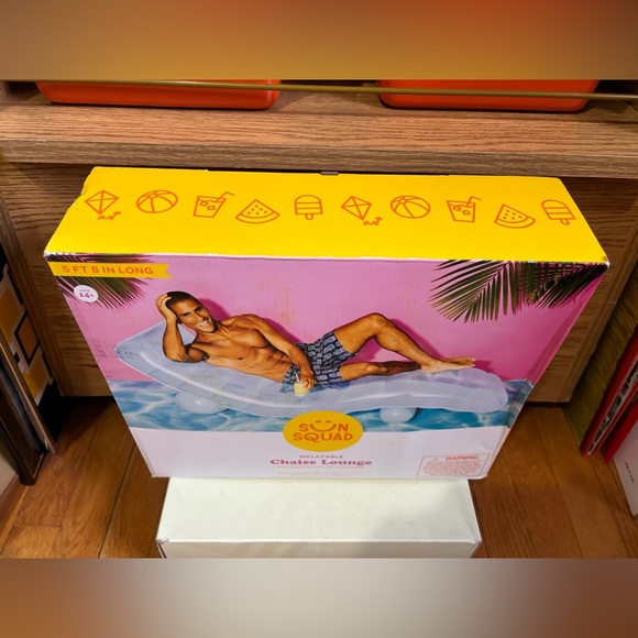 NEW Sun Squad Inflatable Chaise Lounge w/Cup Holder - Picture 2 of 8